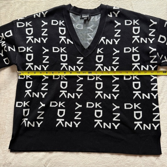 DKNY Logo Sweater V-Neck Sweater in Black and White | Size L - Picture 5 of 9